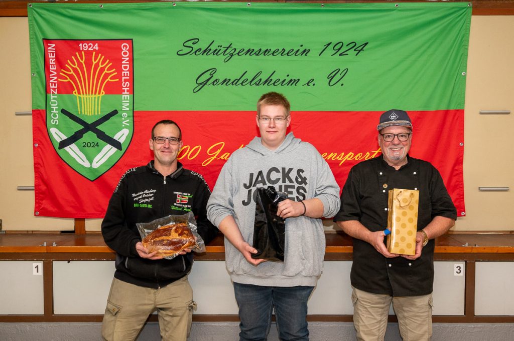 Gewinner des Glücksschießens beim Ortspokal 2025 in Gondelsheim (von links nach rechts): 1. Platz: Thomas Kreppein; 2. Platz: Lars Röthinger; 3. Platz: Karl-Heinz Klein