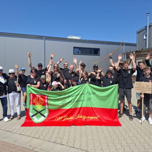 Gruppenbild des Schützenvereins beim Feuerwehrfest
