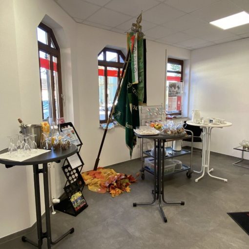 Kaffee und Kuchenausgabe am Weltspartag 2025